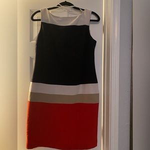 WOMENS COLOR BLOCK SLEEVELESS DRESS (SIZE 10)